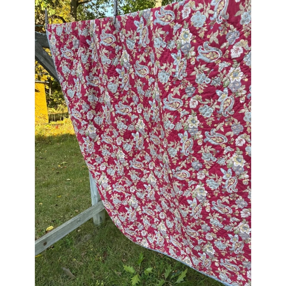 Pottery Barn Red Blue Paisley Reversible Quilted Full/Queen Bed Spread